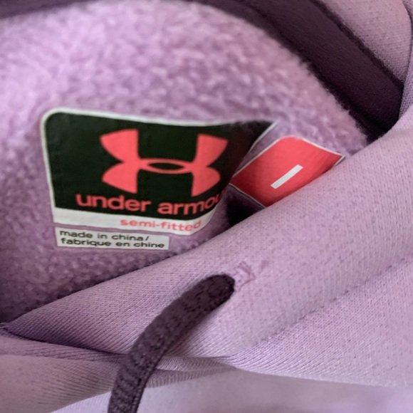 Under Armour sweatshirt ladies slim fit.  Tag shown. Fits like a medium - Picture 2 of 2